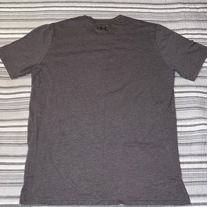 Under Armour Large Mens shirt